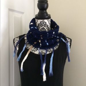 NWOT HAND KNITTED COLLAR